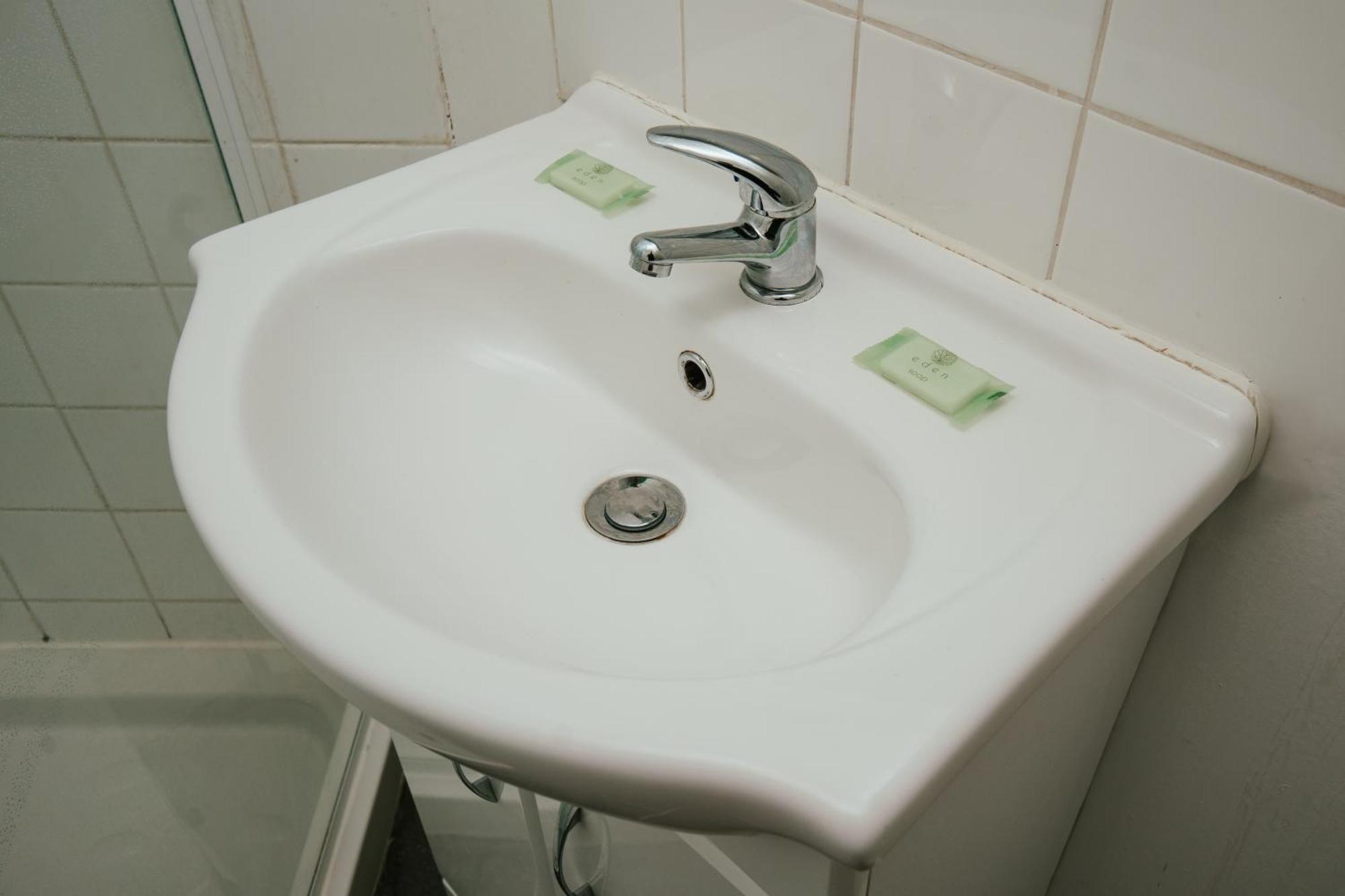 Hotels 24-7 - The Old Victoria Hotel Newport  Ngoại thất bức ảnh