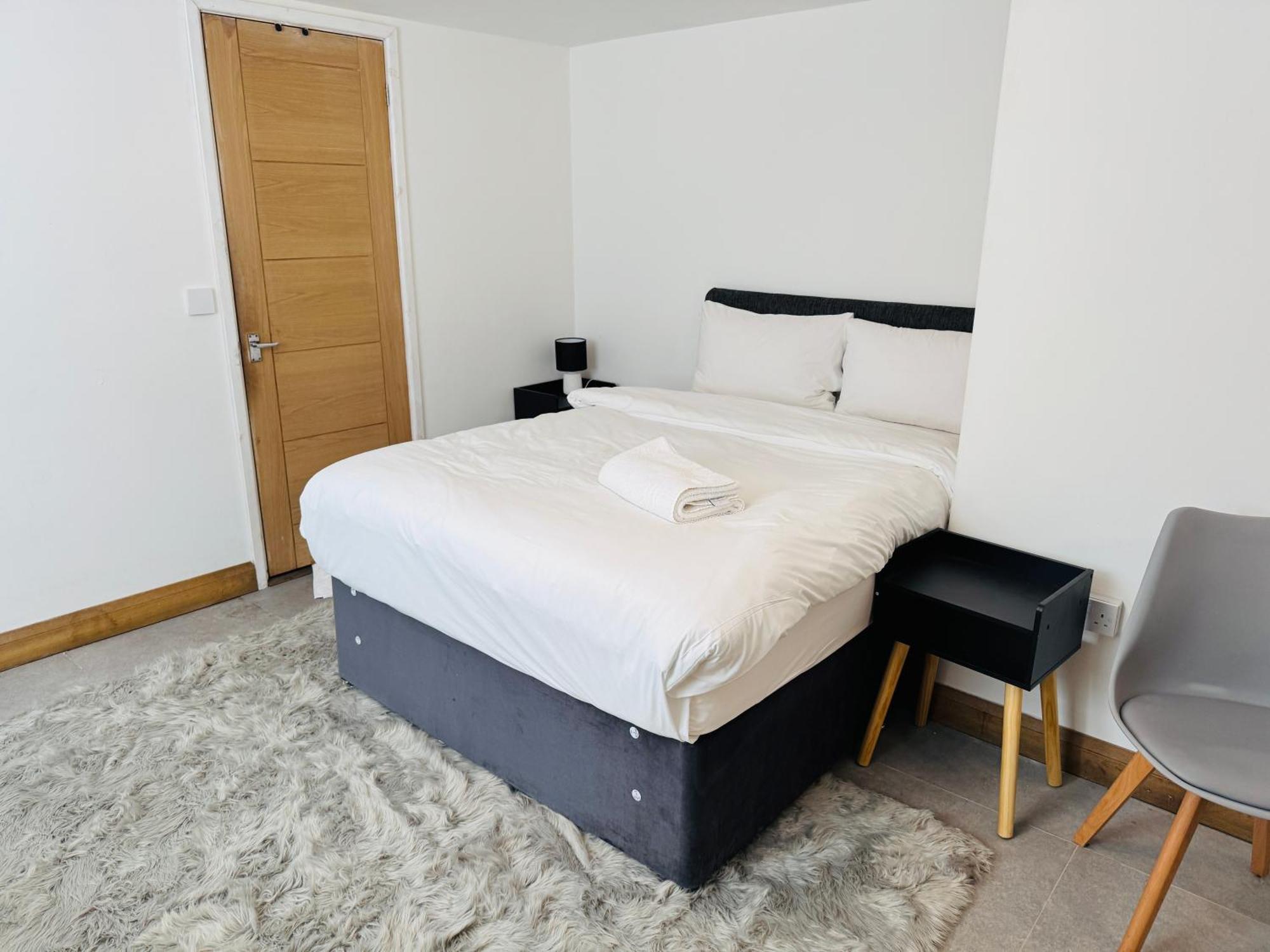 Hotels 24-7 - The Old Victoria Hotel Newport  Ngoại thất bức ảnh
